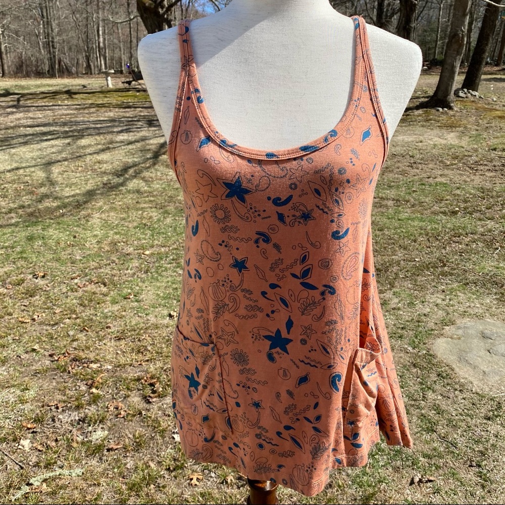 LOGO LORI GOLDSTEIN TOP TANK PEACH ORANGE GREEN SHELL PRINT HI LOW HEM SIZE S
